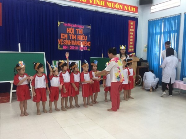 4 TUOI - PHÁT THƯỞNG.jpg